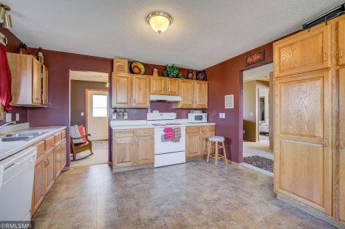 709 Haywood Dr, Howard Lake, MN 55349-5127