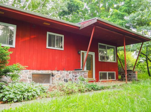 203 Prairie View Dr, North Prairie, WI 53153-9600