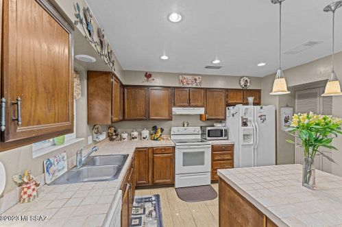 1066 Abrego Dr, Green Valley AZ  85614-3640 exterior