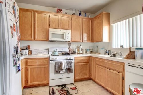 16744 Saticoy St, Van Nuys CA 91406-2129 exterior