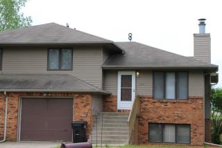 1301 Southview Cir, Iowa City, IA 52241-1046