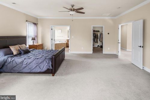 5737 Waterloo Bridge Cir, Haymarket VA  20169-8117 exterior