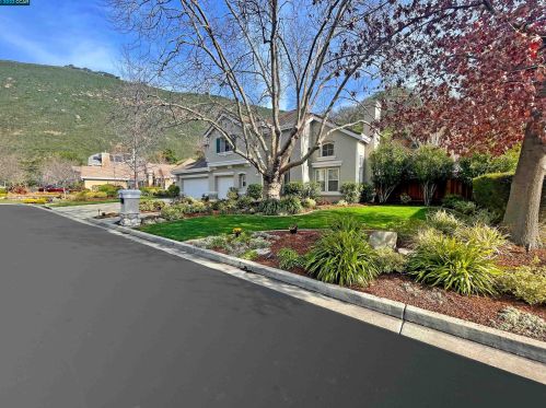 2727 Deer Meadow Dr, Danville, CA 94506-2105