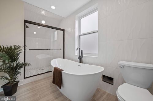 23 Browning Rd, Camden, NJ 08108-1111