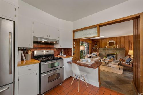 1095 Pine Tree Ln, Sebastopol CA  95472-2681 exterior