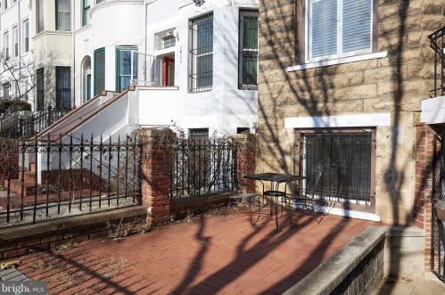 1439 Girard St, Washington, DC 20017-2941