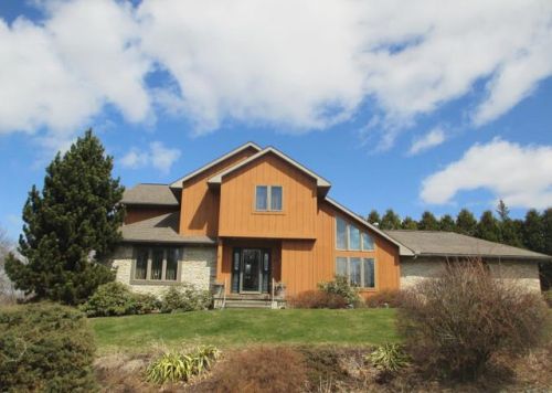 203 Fawn Hill Rd, Clarks Green, PA 18411-9777