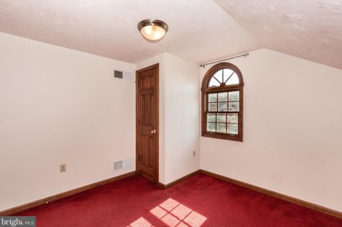 49 Pinewood Cir, Hanover PA 17331-9393 exterior