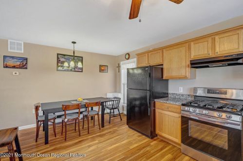 271 Kearney Ave, Pelican Island NJ  08751-1822 exterior