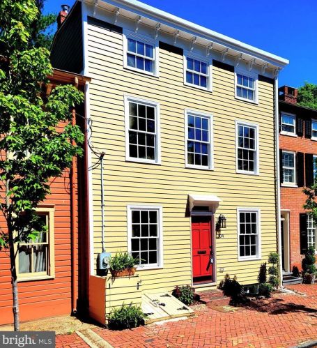 104 3rd St, New Castle, DE 19720-4537
