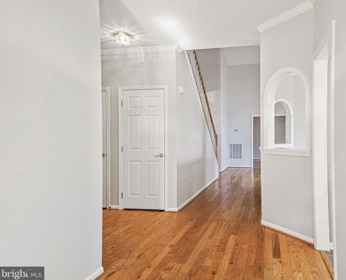 6200 Settlers Trail Pl, Gainesville, VA 20155-1374