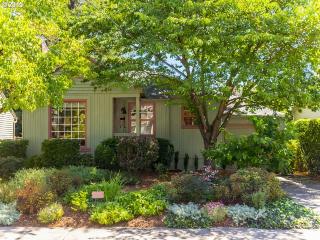 7754 21st Ave, Portland, OR 97202-6230