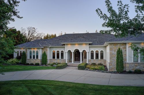 1410 Bristlecone Dr, Chenequa WI  53029-8653 exterior