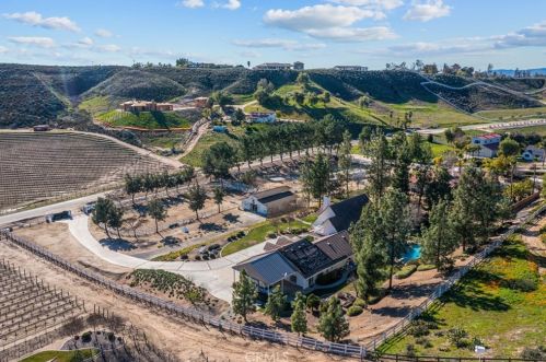 41664 Camino Del Vino, Temecula CA  92592-8439 exterior