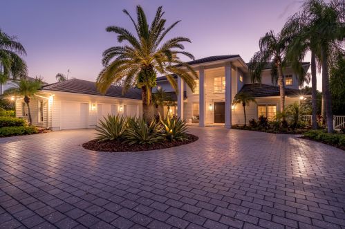 225 Riverway Dr, Vero Beach, FL 32963-2637
