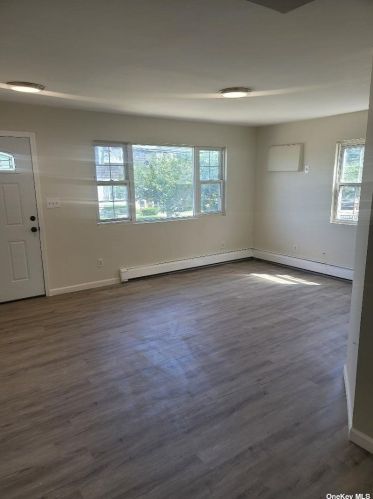 147-20 226th St, Jamaica, NY 11413-1318