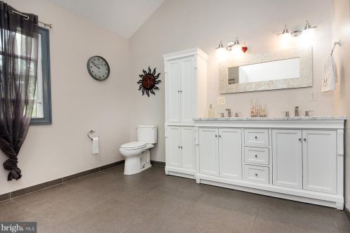 1700 Concord Ct, Blue Bell PA  19422-1336 exterior