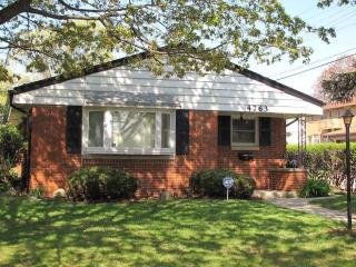 4763 71st St, Milwaukee, WI 53218-4802