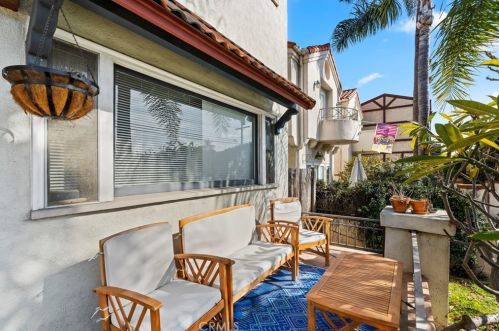 3627 4th St, Long Beach, CA 90814-1675