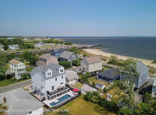 8 Benton Ave, Leonardo NJ  07737-1403 exterior