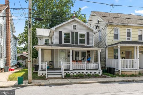 39 Franklin St, Ephrata, PA 17522-1912
