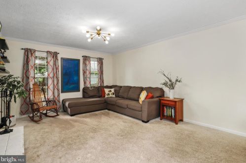 1426 Cellar Crk Way, Herndon VA  20170-2805 exterior