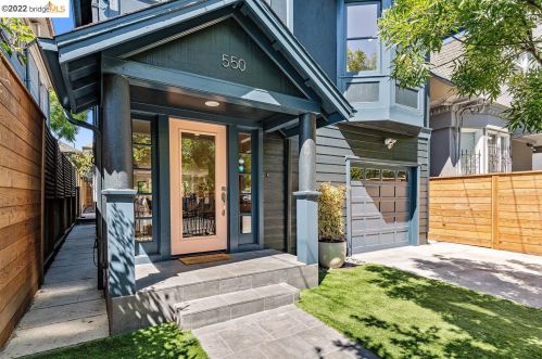 550 25th St, Oakland, CA 94612-1704