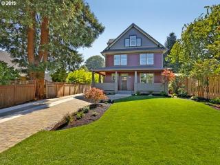 7308 Tyler Ave, Portland, OR 97203-3854