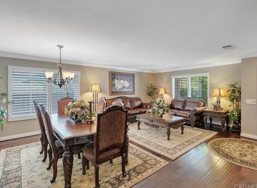 32688 The Old Rd, Santa Clarita, CA 91384-3067