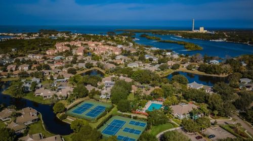 1025 Pointe Alexis Dr, Tarpon Springs FL  34689-7105 exterior