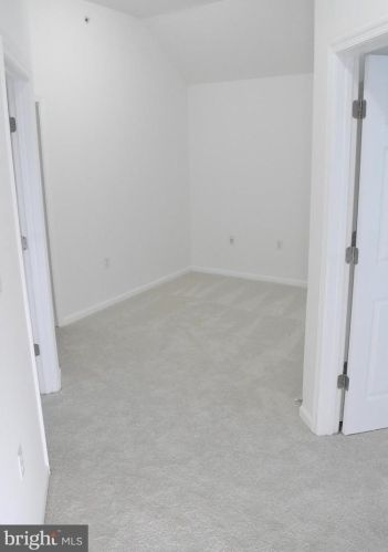 6807 Sabbarton Pl, Gainesville VA  20155-6226 exterior