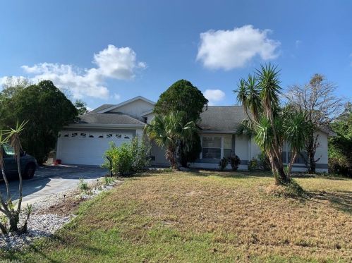 517 Palmetto Ave, Lehigh Acres, FL 33972-7860