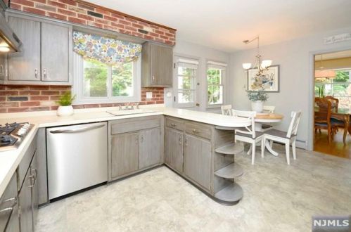 1 Ferris Ct, Ho Ho Kus NJ  07423-1017 exterior