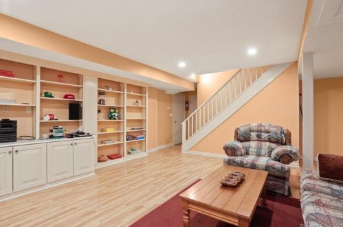 111 Little Brook Rd, New Canaan CT  06840-4917 exterior