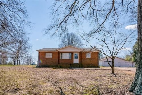 414 Jane Sowers Rd, Statesville, NC 28625-8927