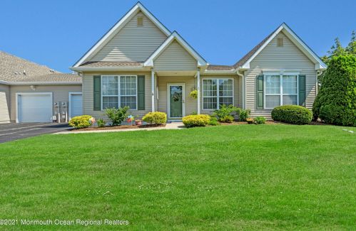 2 Deerchase Ln, Lakewood NJ  08701-5766 exterior