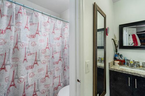 690 50 St, Hialeah FL  33013-1624 exterior