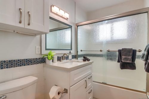 824 Anacapa Ct, San Diego CA  92109-8203 exterior