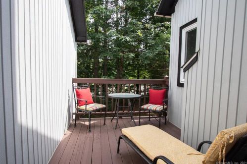 26 Timberline Dr, Farmington CT  06032-1744 exterior