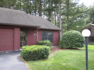 3 Elizabeth Ln, Glens Falls, NY 12804-9157