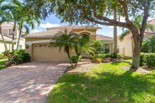 8924 Ventura Way, Naples, FL 34109-4371