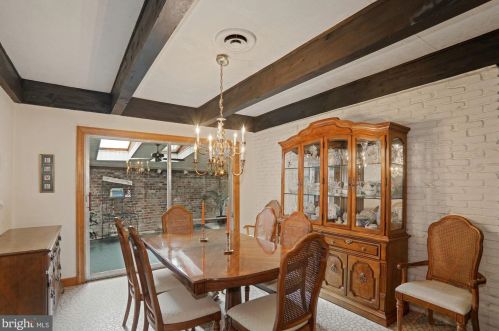 207 Thomas Ave, Riverton NJ 08077-1039 exterior