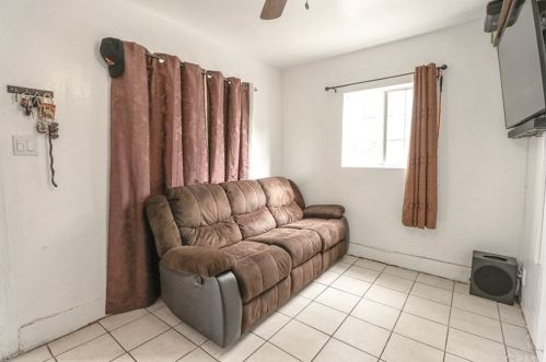 1624 8th St, Long Beach CA  90813-5106 exterior