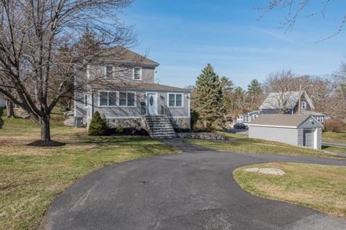 66 Canterbury St, Hingham, MA 02043-1406