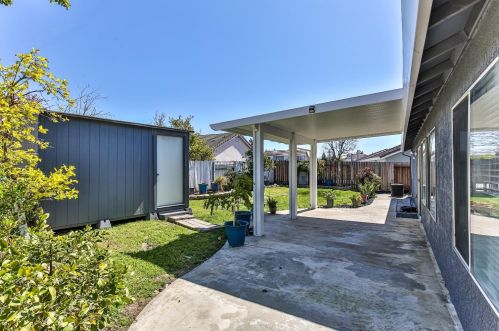 8489 Mcgray Way, Elk Grove CA  95624-4121 exterior