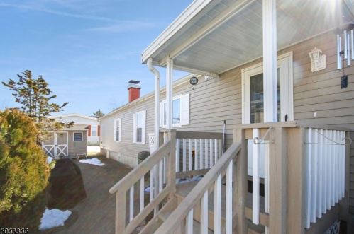 2 Clover Ln, Belvidere, NJ 07823-2843