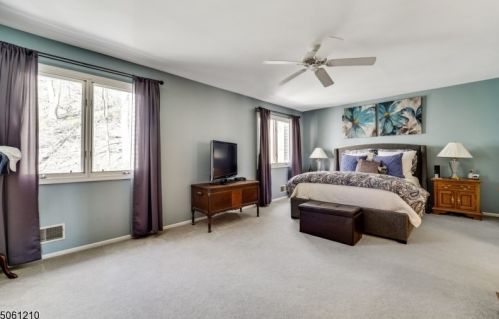 48 Edgefield Dr, Greystone Park NJ  07950-1975 exterior