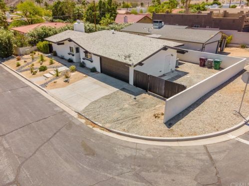 77445 Calle Potrero, La Quinta CA  92253-3702 exterior