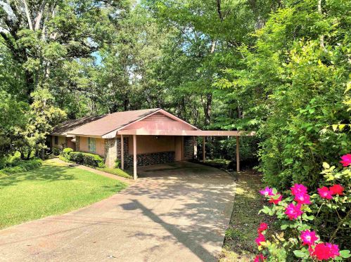 102 Inwood Cir, Kilgore, TX 75662-2209