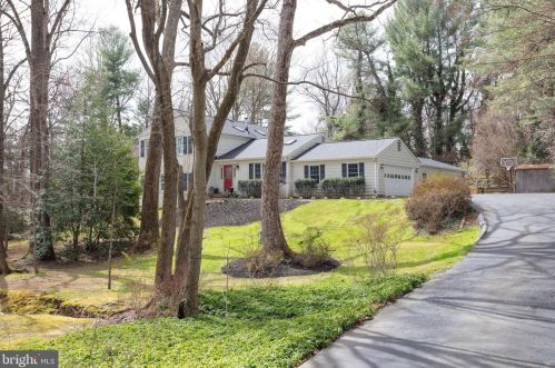 728 Forest Park Rd, Great Falls, VA 22066-2906